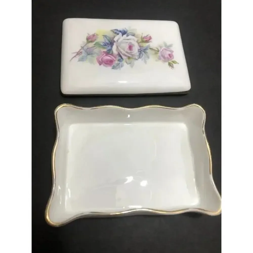 Aynsley Bone China Rectangle lidded trinket box white pink  roses England EUC